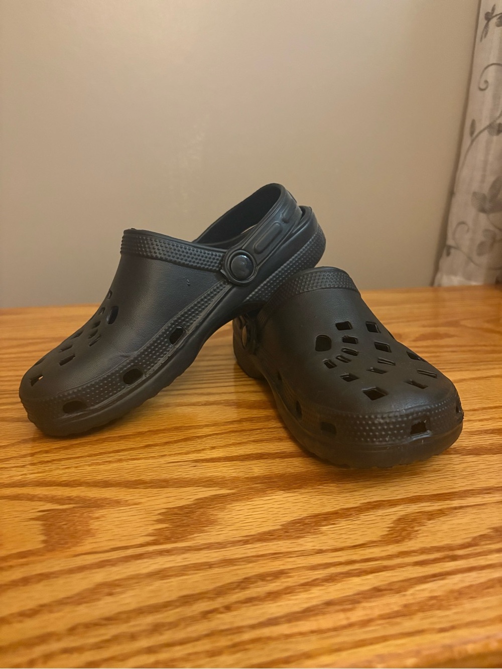 Black Lightweight Foam Clogs Slip-On Shoes Size 5/6